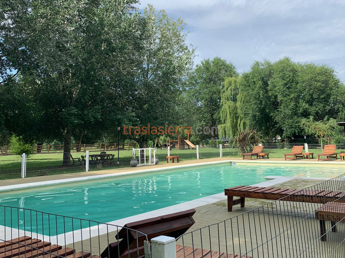 Piscina con solárium | De la Ribera lodge and teahouse - Mina Clavero - Traslasierra Piscina con solárium | De la Ribera lodge and teahouse - Mina Clavero - Traslasierra